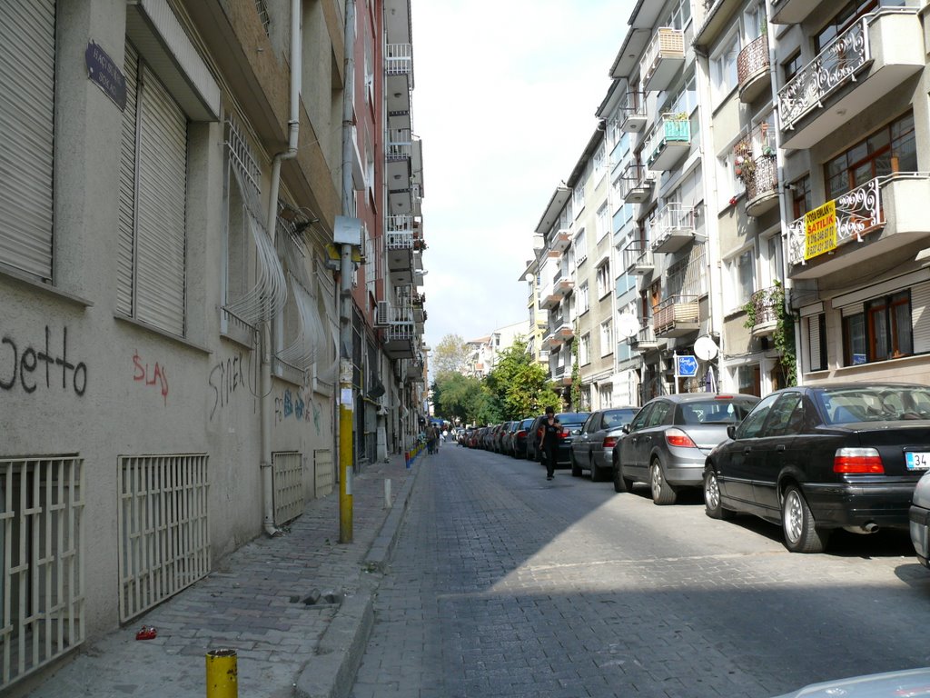 RUE HACI SUKRU (KADIKÖY) by PRESTIJ