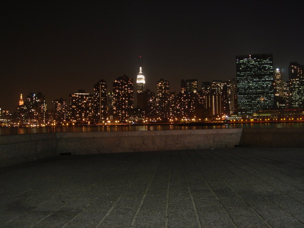 Empire State Building and United Nations at night facing west from Gantry Plaza State Park on October 17, 2007 by aviator_rob