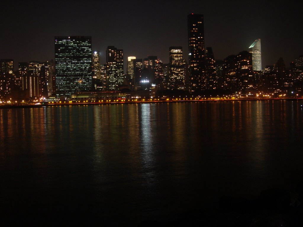 United Nations, Trump International Tower and Citicorp Building at night facing west from Gantry Plaza State Park on October 17, 2007 by aviator_rob