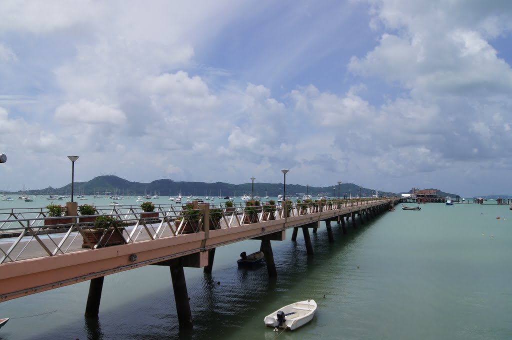 Chalong bay pier by stevemark