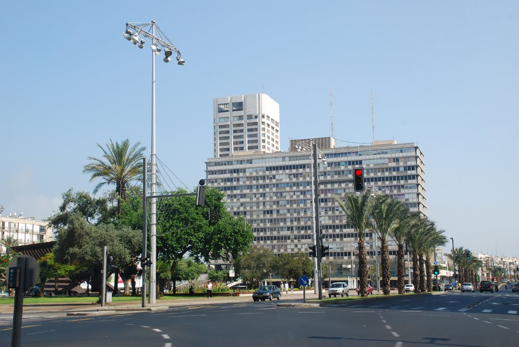 Rabin Square, Tel Aviv, Israel by Ser Viajero