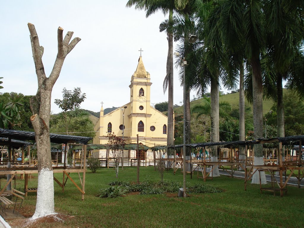 Igreja matriz de Coroaci - MG - by Izaides