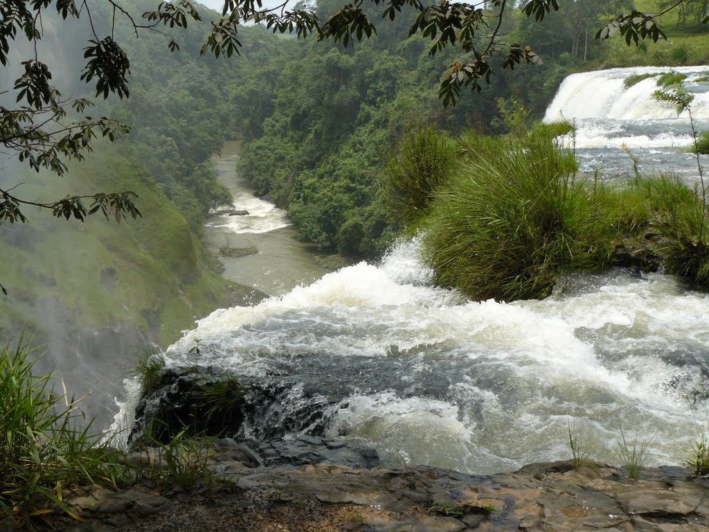 Uberlândia - Cachoeira da Fumaça no Rio Claro by olintocristo