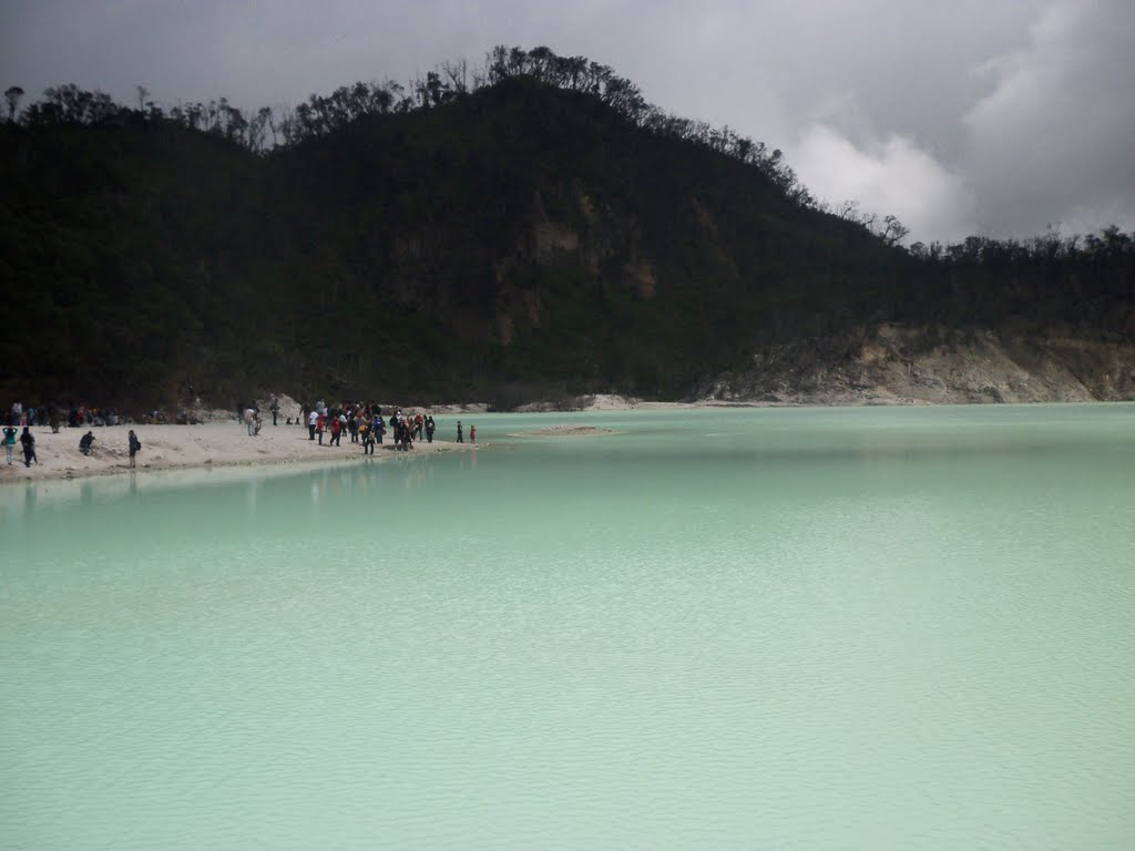 Pesona kawah putih by nonot s