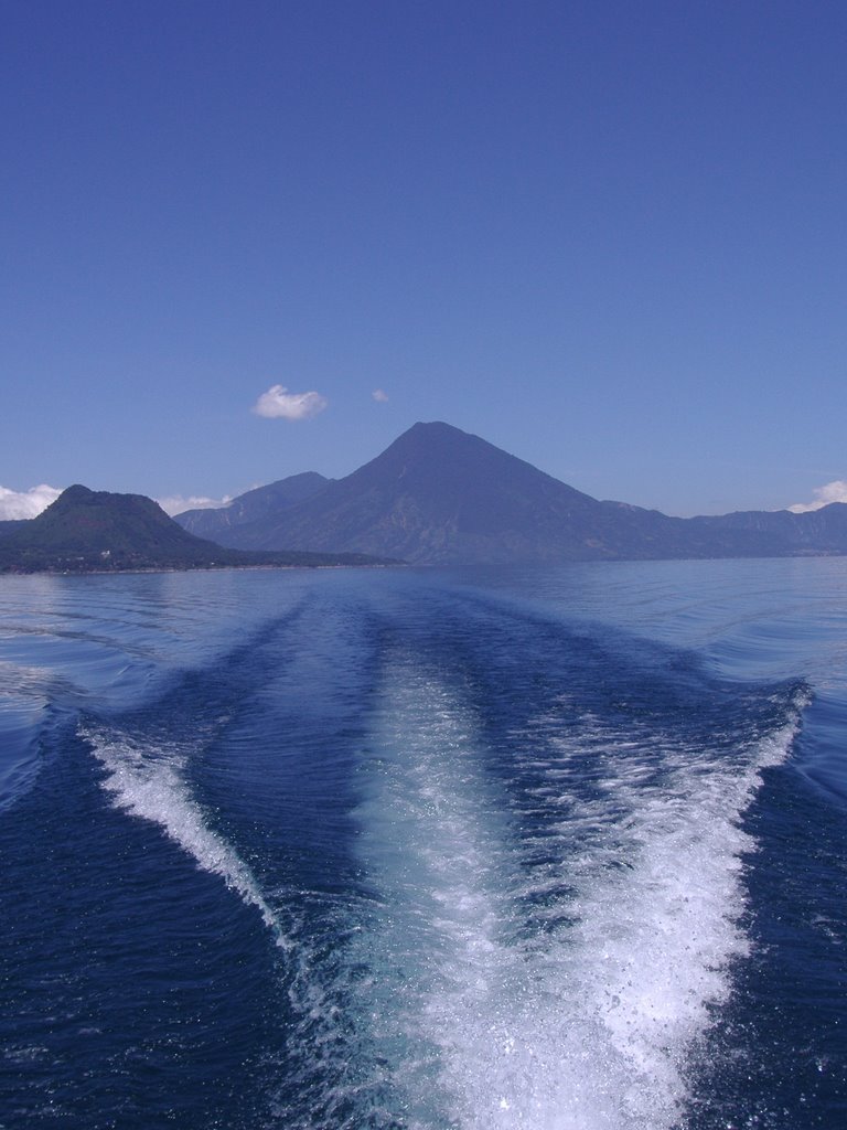 Lago de Atitlan by Jeroen ten Brummeler