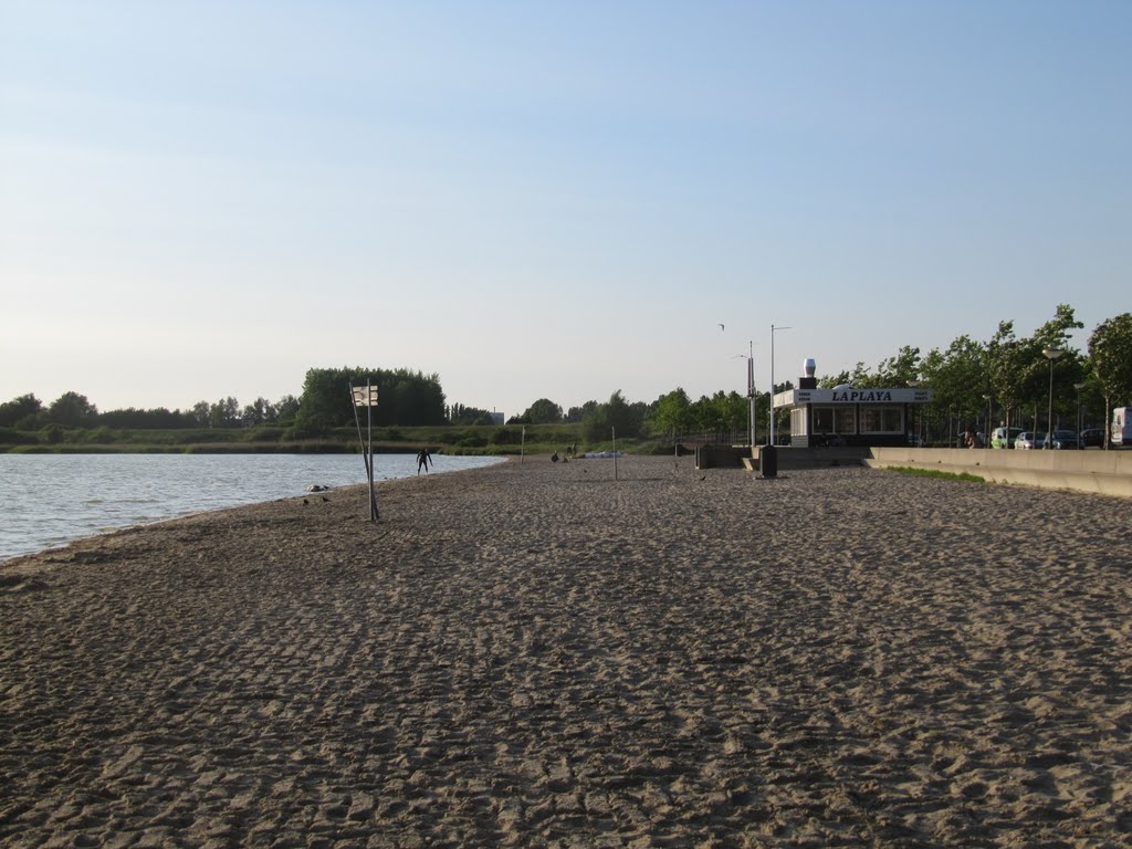 Markiezaatsmeer beach at De Boulevard by Willem Nabuurs