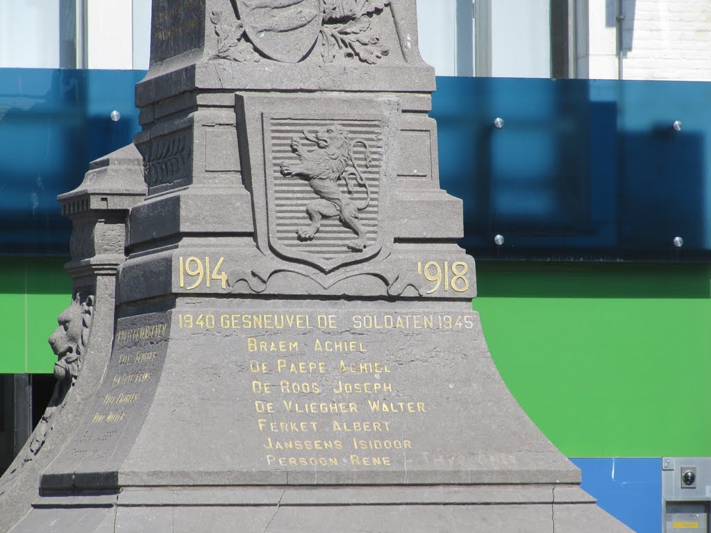 Detail of the First and Second World War Monument in the Dorpsstraat by Willem Nabuurs