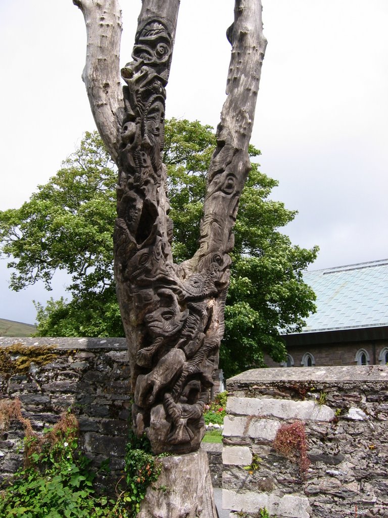 Wood carving by MANNYDELGADO