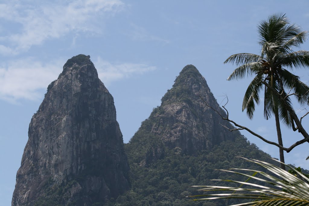 Gunung Nenek Semukut (Twin Peaks) at Kampong Mokut - Pulau Tioman Malaysia by Maarten en Juliet va…