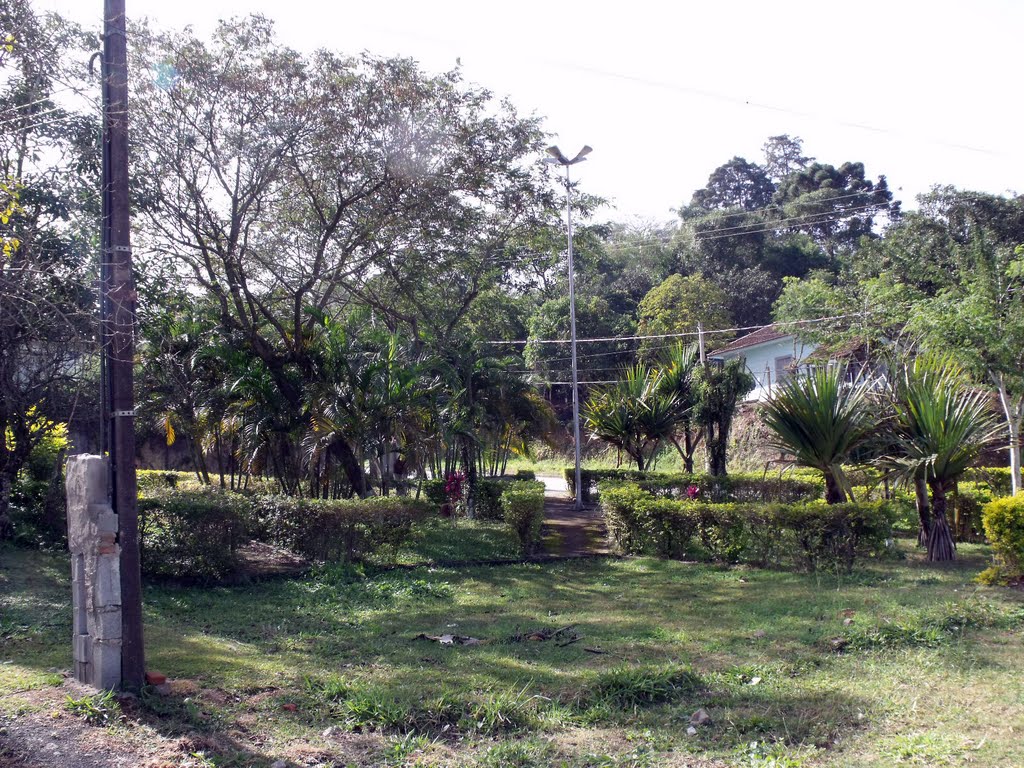 Praça em frente velório by Farias Edu