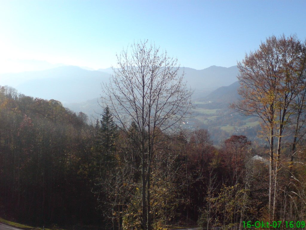 Blick von der Terrasse der Obersalzberg Dokumentation auf Berchdesgaden by goldmund