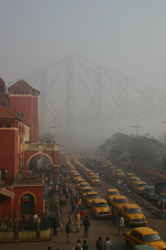 Howrah Station, Calcutta, India by unclechris