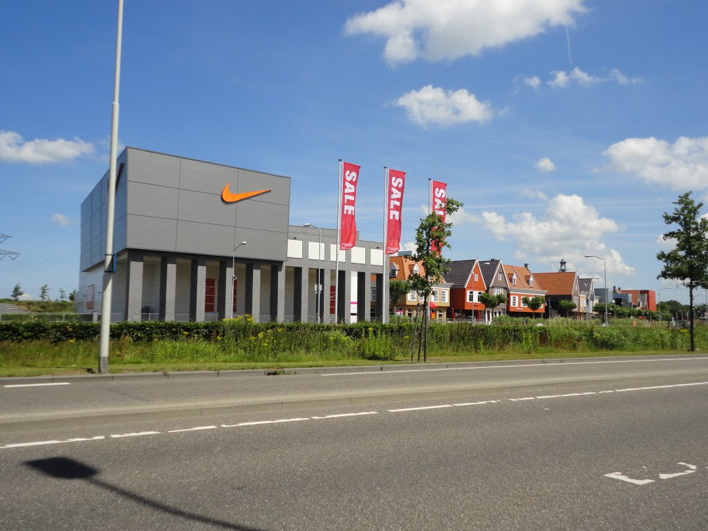 Rosada Outlet Factory Roosendaal by © rdnjc