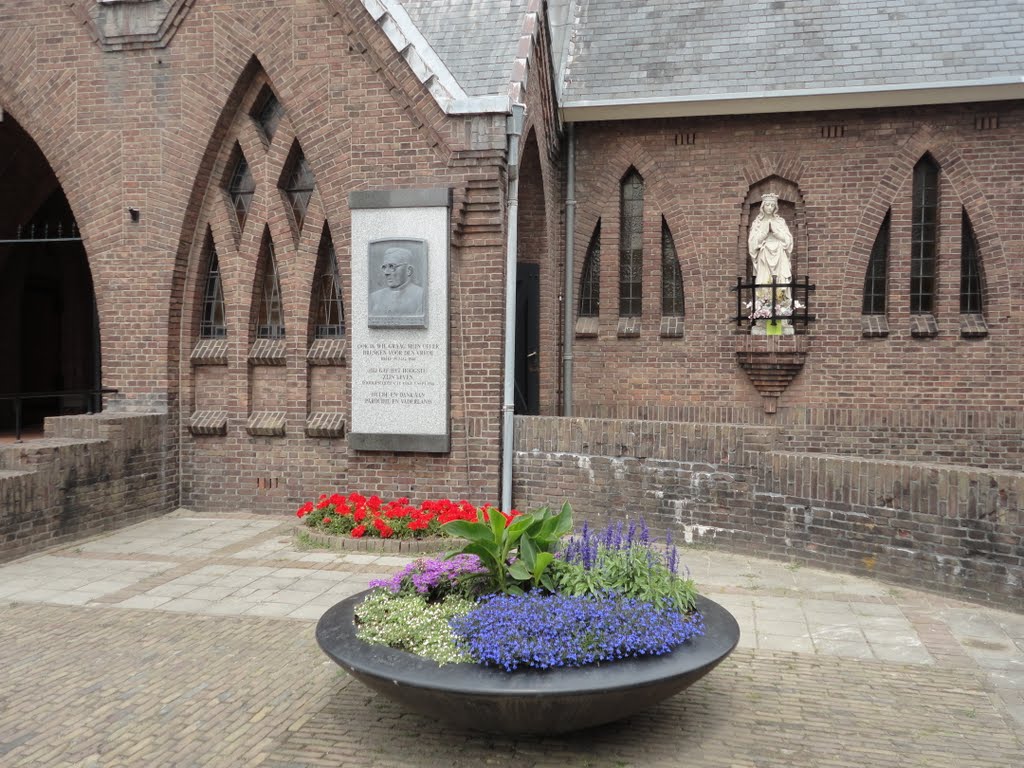 Beeld en Kunstwerk bij Kerk St. Jan de Doper Hoeven by © rdnjc