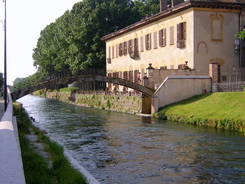 Robecco, ponte sul Naviglio (Villa Borromeo Visconti Biglia Confalonieri Gandini) by Emanuele Dell'Abate