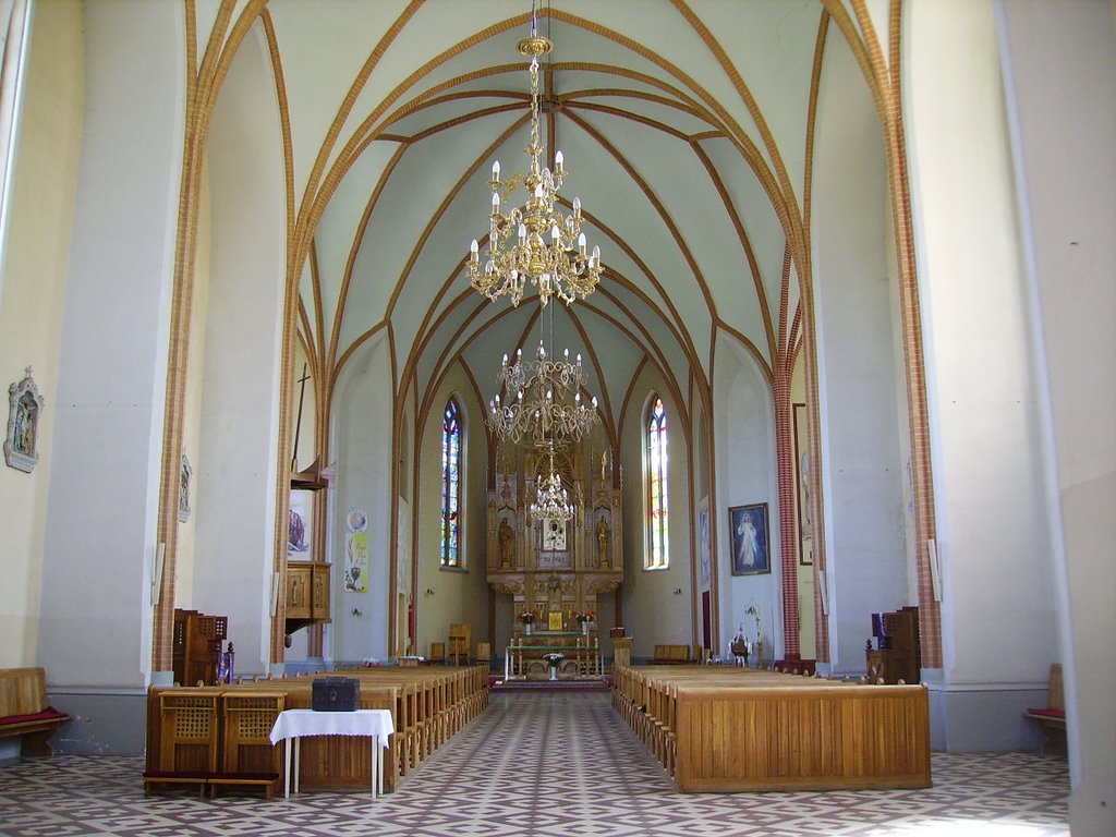 Inside this curch by tschaggelar