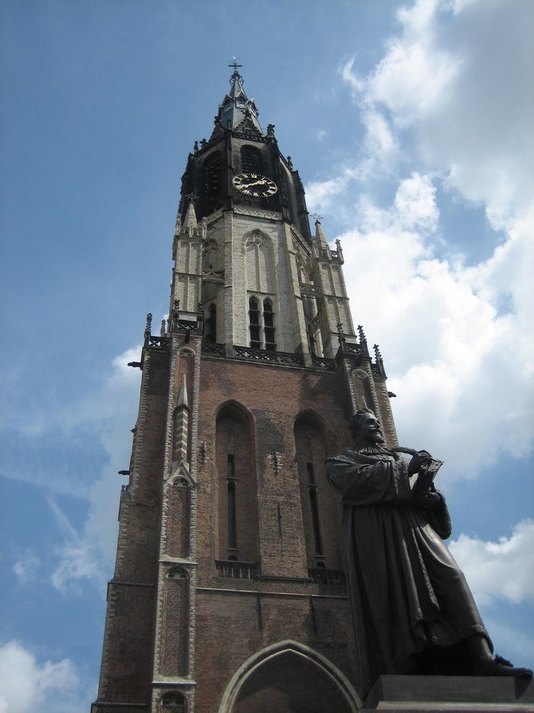 Hugo Grotius voor de toren van de Nieuwe Kerk by Johan Zuidema