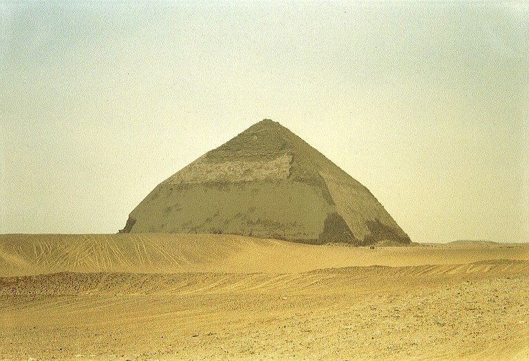 Piramide romboidal de Snofru by Carlos Gonzalez Gomez