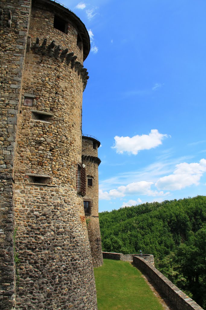 Castello di Compiano - i torrioni by alfonso minoli