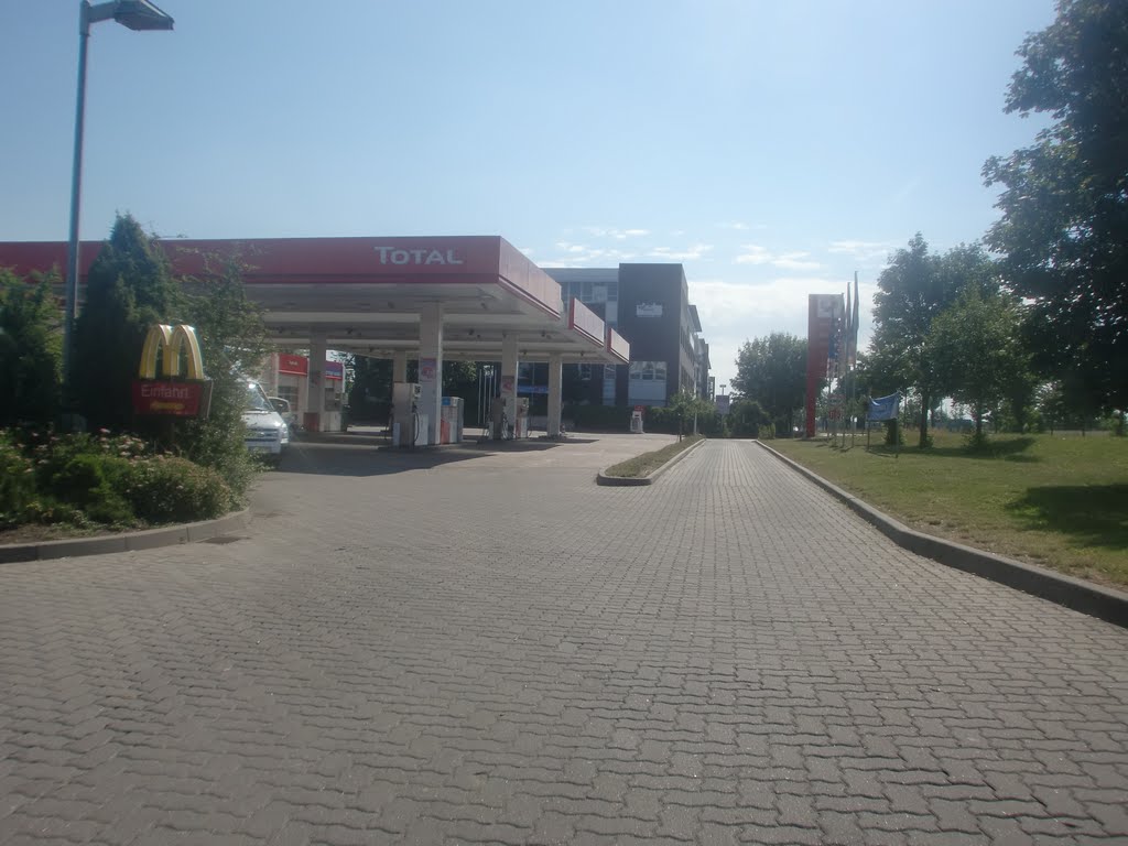 Tankstelle Alt-Mahlsdorf by (N B)