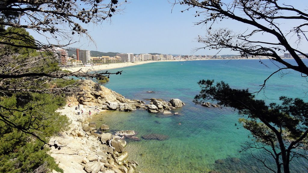 ESPAÑA Paseo de Ronda, Costa Brava, Calonge by Talavan