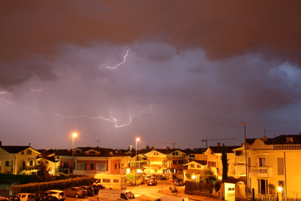 Rivalta di Torino, Lightning by silvietta.jp