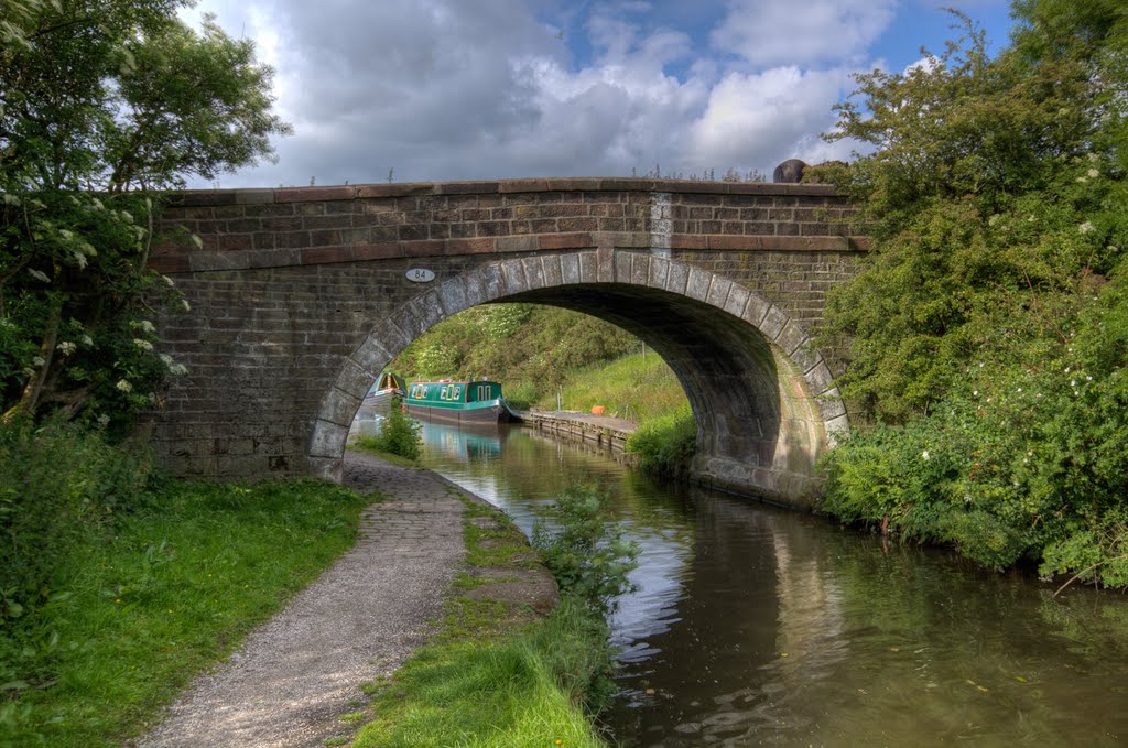 Bridge 84, Leeds Liverpool Canal by Alifink