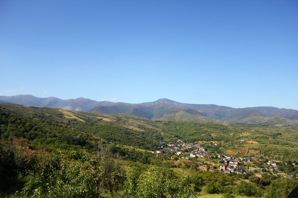 Salas de los Barrios desde Lombillo by Lex Bambasy