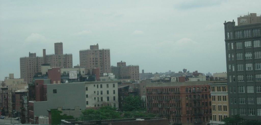 Williamsburg from bridge by Aaron A