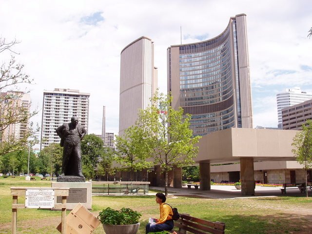 008 Toronto, City Hall by Daniel Meyer