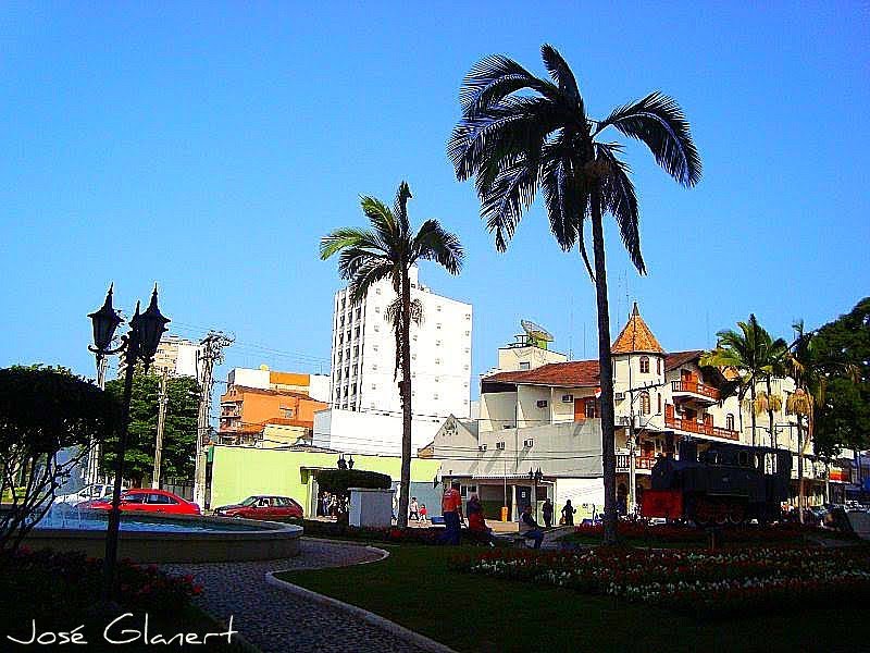 Praça Victor Konder by José  Glanert