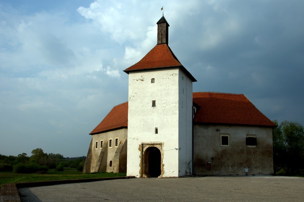 Stari Grad, Đurđevac by Vlado Ferenčić