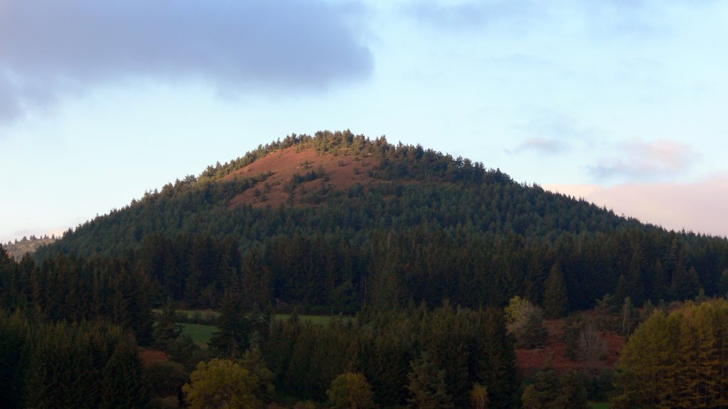 Paysage d'auvergne by Dub