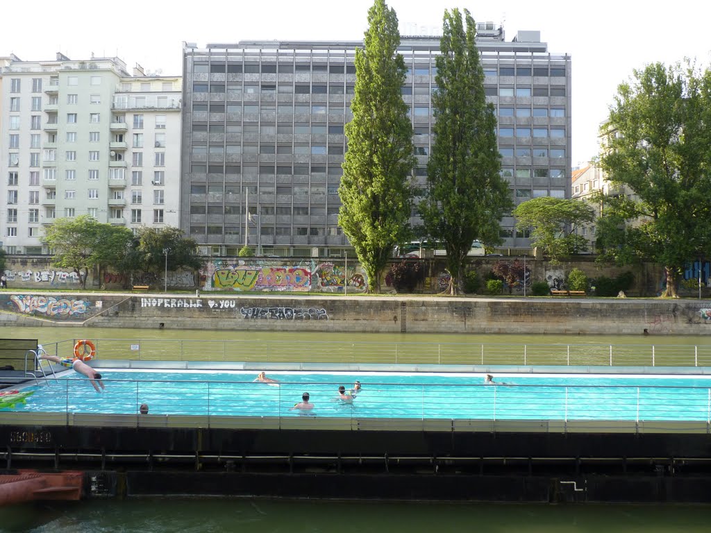 Vienne - Piscine sur Donaukanal (2011) by greg-007