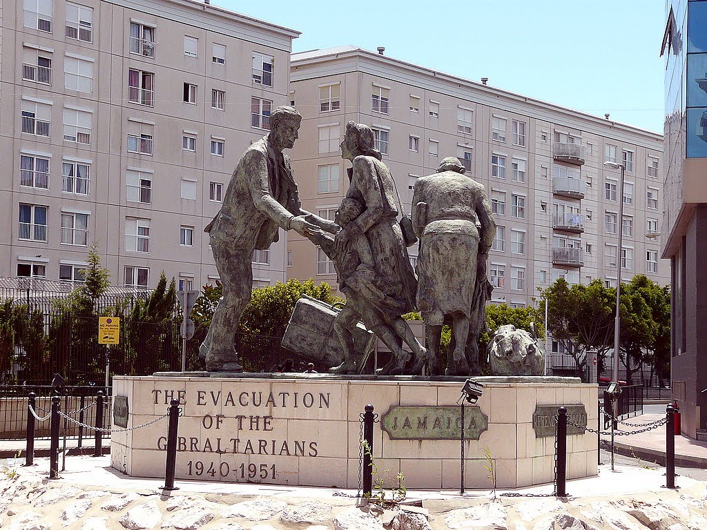 ROYAUME-UNI, monument, The Evacuation of the Gibraltarians by Roger-11