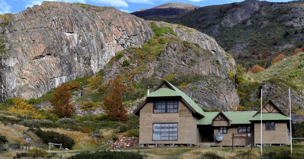 Guardaparque Mirador Lago Grey by Albertoiquique