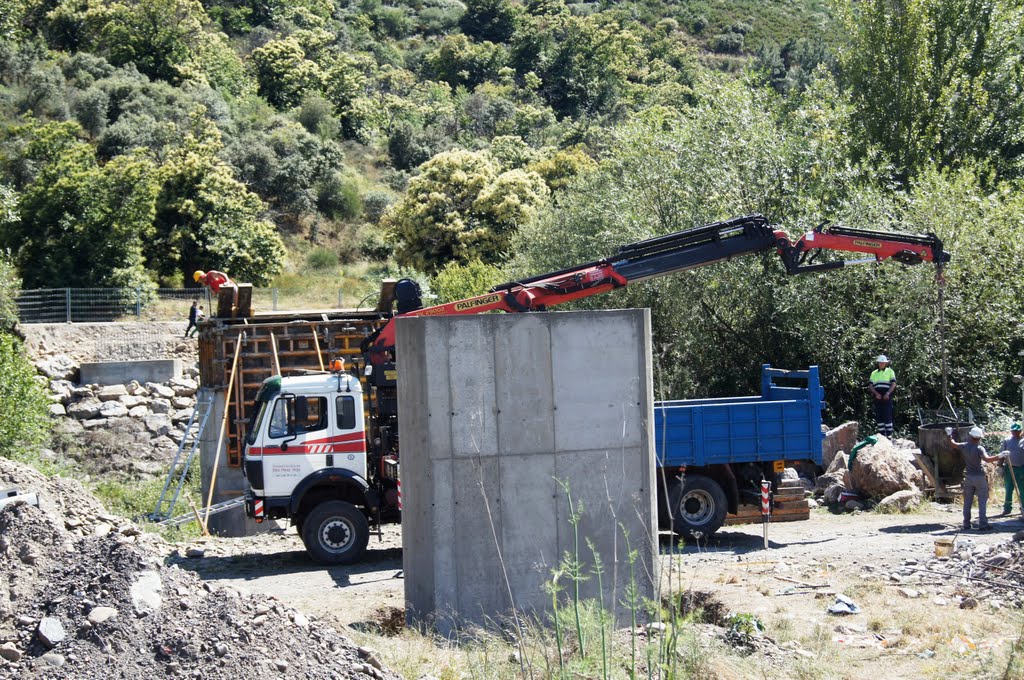 Avanza la cimentacion. ¿Qué T emplearon en el cálculo de la pasarela? by Hikergoer