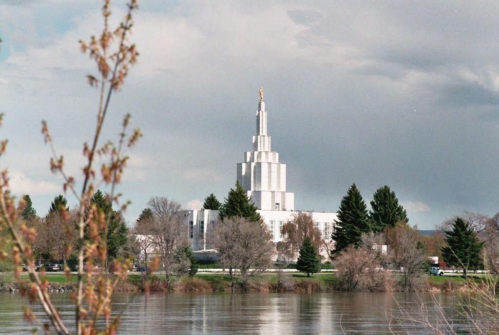 Tempel in Idaho Falls, met een 135 mm telelens by Helbert Vogelzang