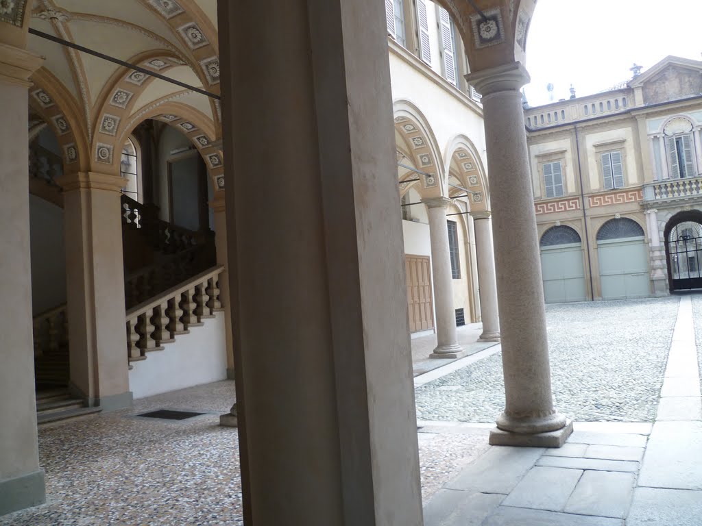 Piacenza - Cortile interno Palazzo Anguissola - Grazzano, via Roma 99 by leochiodojeans