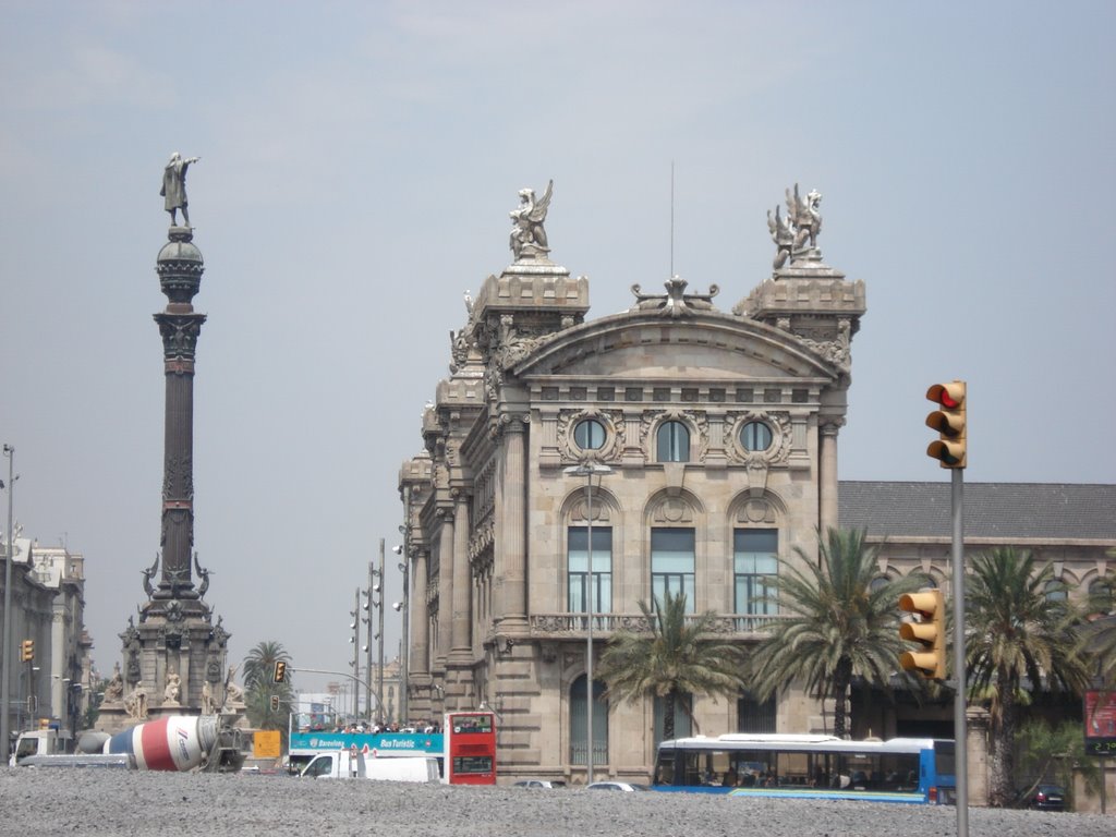 Monumento Columbus by Wilmar Bauermann