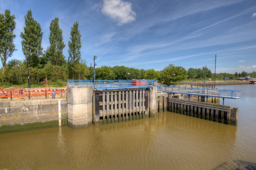 Preston Docks Storm Lock by Alifink