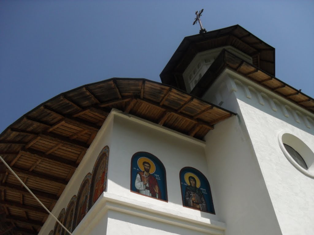 Man. Sihastria - detaliu turla bis/Romania, Neamt, Sihastria monastery's church derrick detail by Kantarheena