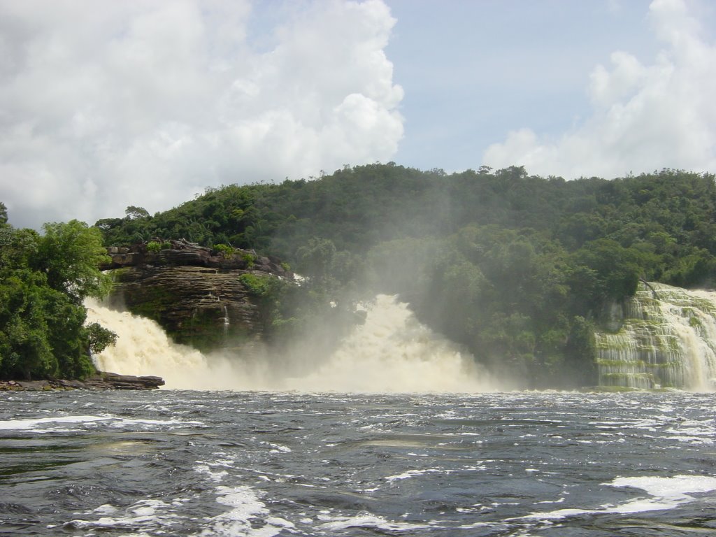 Laguna Canaima by gbuschner