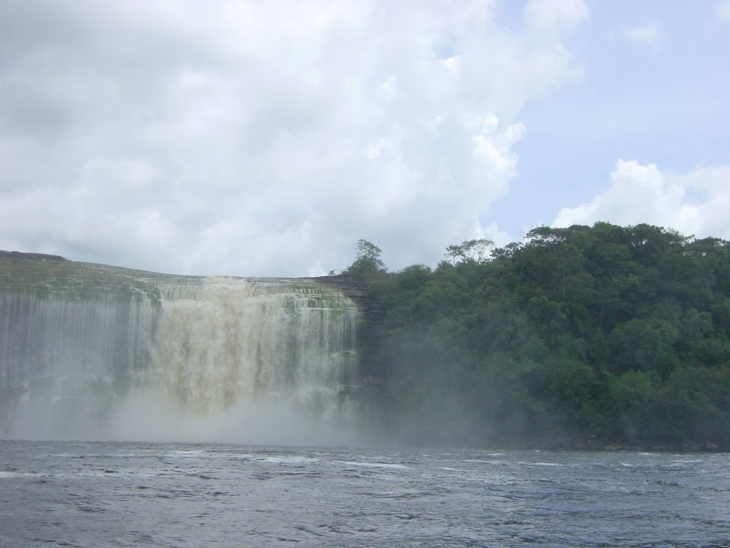 Raul Leoni, Bolívar, Venezuela by gbuschner