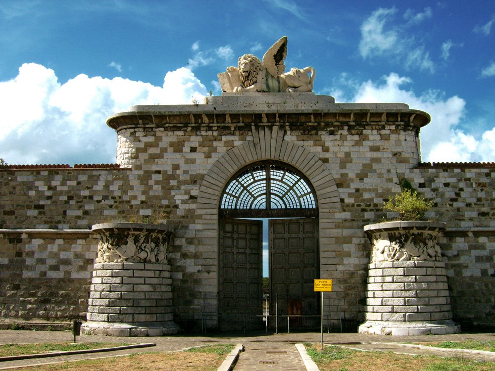 Livorno - Porta San Marco by Komlósy Mária