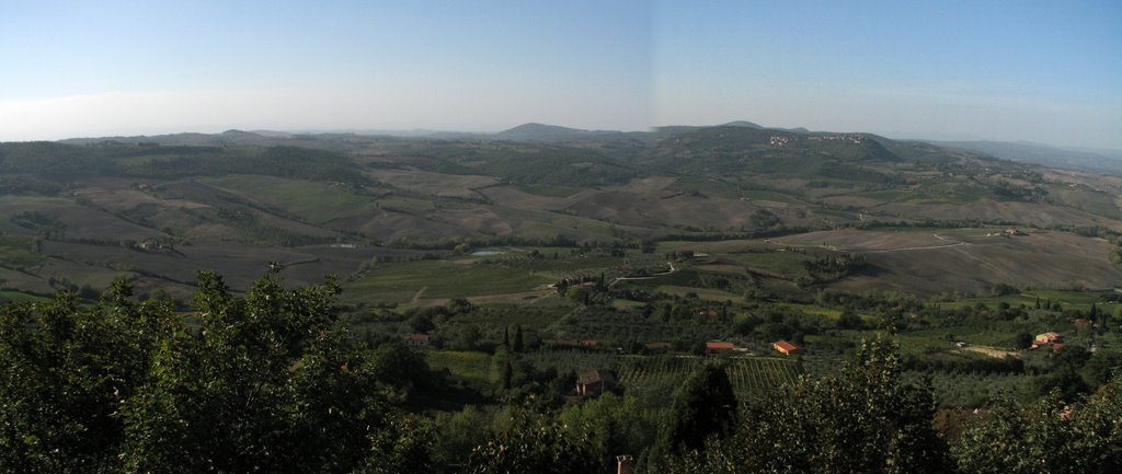 Panorama bei Montepulciano by gerhardknoe