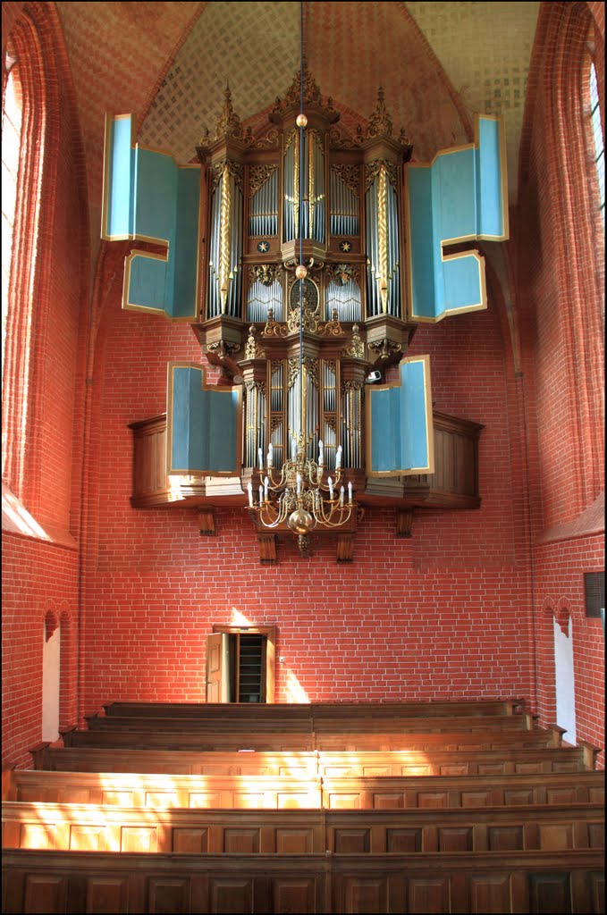 Het orgel van de Jacobuskerk te Zeerijp by © Dennis Wubs