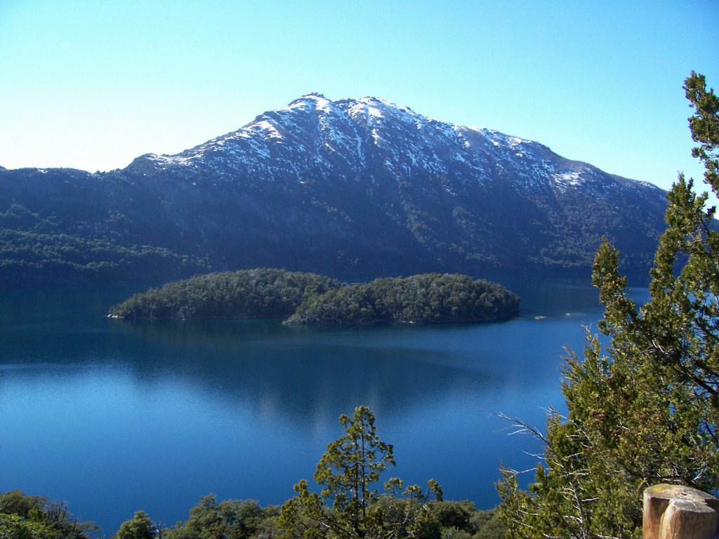 Isla Corazon, Lago Mascardi by Ale Argento