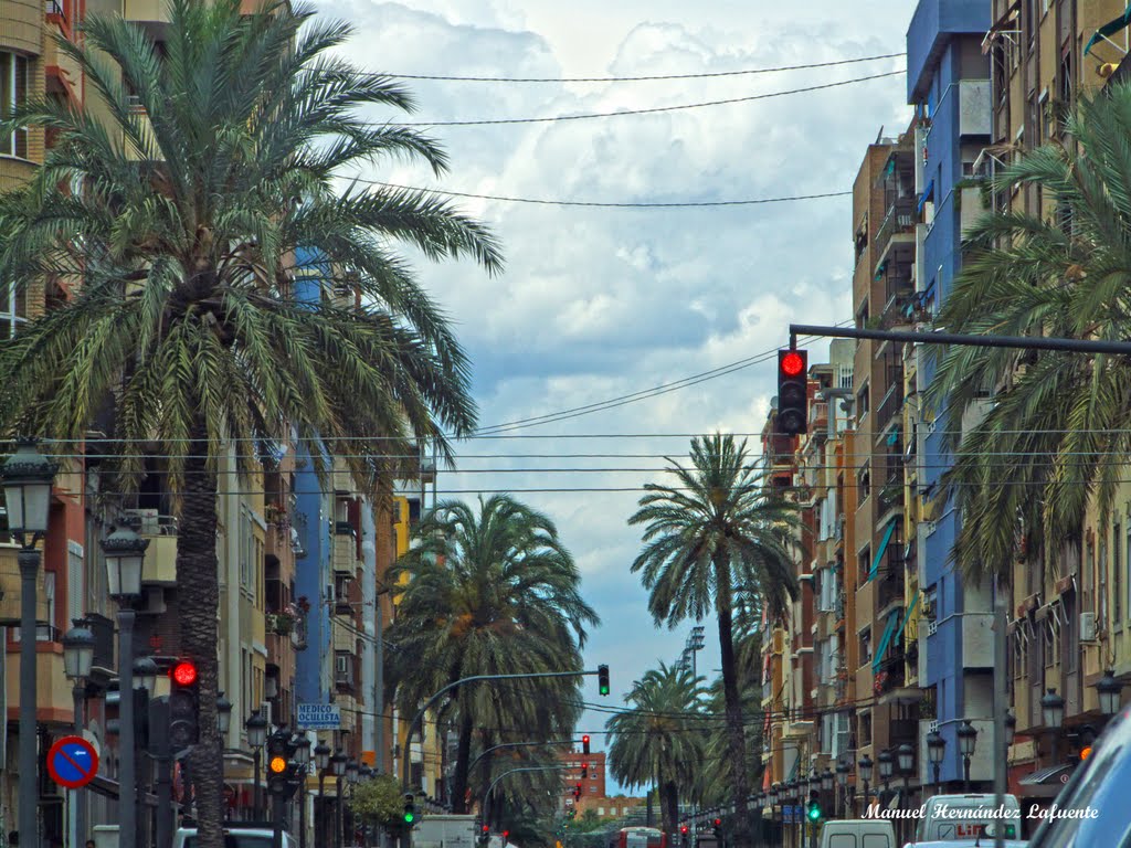 Valencia, Calle Dr. Lluch by Manuel Hernández Lafuente