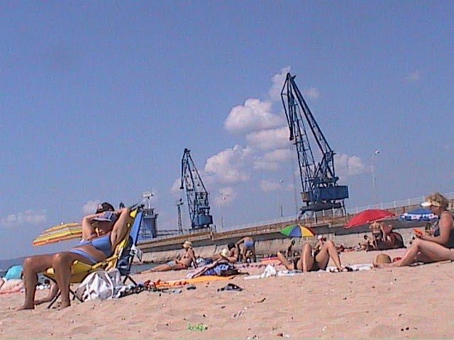 View from the beach to the port of Balchik by Vokrug Sveta